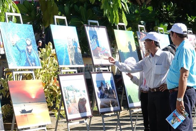 Fourth International Day of Yoga comes to Gia Lai, Vietnamese students graduate from agricultural programme in Israel