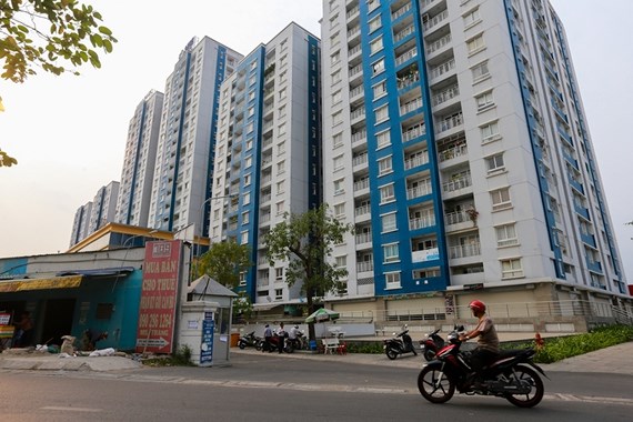 Repair of burnt apartment block expected to complete on August 15, Lai Chau: Thousands still isolated amidst food shortage in Muong Te, World Press Photo Exhibition in Hanoi, Former BIDV chairman expelled from Party