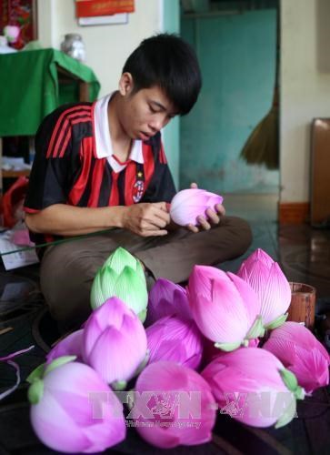 Hung Yen police deal heavy blows on drug-related crimes, Underwater medicine, hyperbaric oxygen association set up, VN Summer Camp: Young expats learn history in Dong Loc T-junction