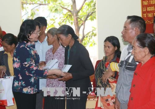 Cuba, Fidel – sacred words in Vietnamese’s heart: Party official, Soc Trang province to work to reinforce Vietnam-Cambodia ties, Hanoi, UAE look to bolster bilateral ties, Vice President presents gifts to policy beneficiaries in Dak Nong