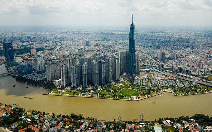 Located next to the Sai Gon River in Binh Thanh district, Landmark 81 is more than 460 metres tall and boasts 81 storeys. It is Vietnam’s tallest building and among the 20 highest skyscrapers in the world.  The trade centre has attracted thousands of visitors and shoppers since coming into operation on July 26.