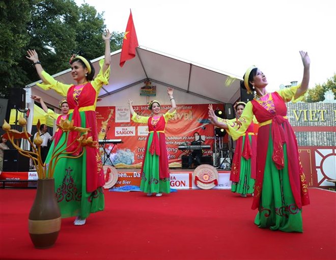 Campaign encourages public involvement in sea clean-up, HCM City: Over 5,000 walk for AO victims, disabled, Vietnamese beers present at Berlin beer festival for 18 years, Hanoi police prosecute two men for illegal drug trafficking