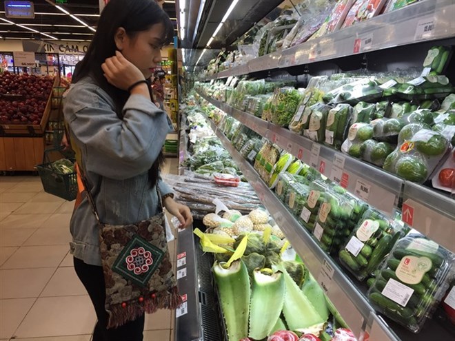 Organic produce does not meet rising demand: experts, VN consumers yet to warm to chilled meat, Vietnam Airlines includes fresh longan on flights, PVN plans stake cut to 36% in PVD, Foreign investment into Ba Ria-Vung Tau soars 30%