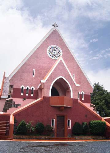 Da Lat’s pink cathedral becomes a popular attraction, travel news, Vietnam guide, Vietnam airlines, Vietnam tour, tour Vietnam, Hanoi, ho chi minh city, Saigon, travelling to Vietnam, Vietnam travelling, Vietnam travel, vn news