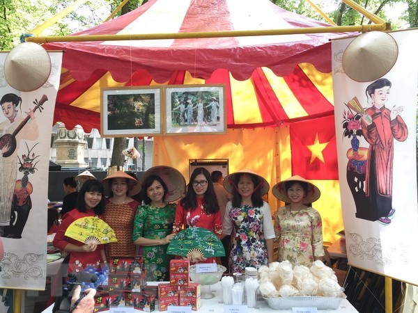 Vietnam participates in embassy festival in Netherlands, HCM City hosts banquet to mark 73rd National Day