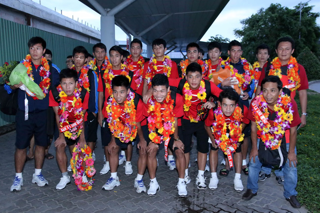 U19 VN, Việt Nam, AFF, VFF, Văn Quyến, Văn Toàn, bầu Đức, Indonesia