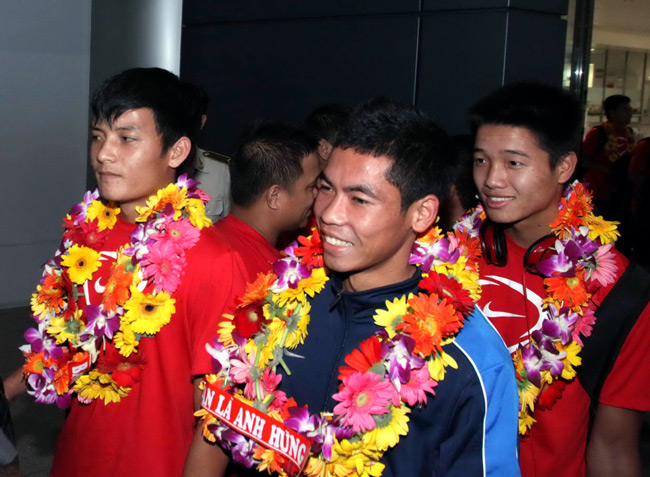 U19 VN, Việt Nam, AFF, VFF, Văn Quyến, Văn Toàn, bầu Đức, Indonesia
