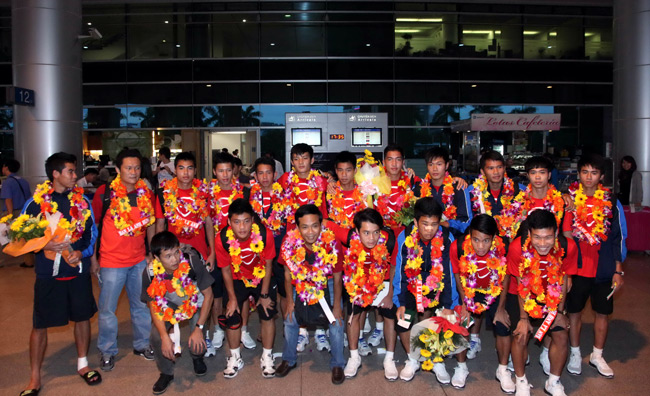 U19 VN, Việt Nam, AFF, VFF, Văn Quyến, Văn Toàn, bầu Đức, Indonesia