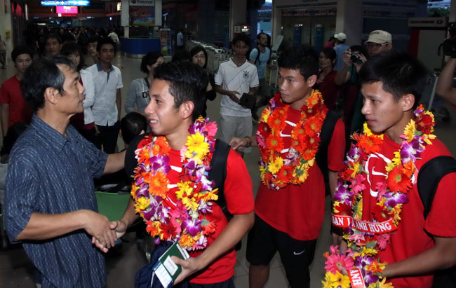 U19 VN, Việt Nam, AFF, VFF, Văn Quyến, Văn Toàn, bầu Đức, Indonesia
