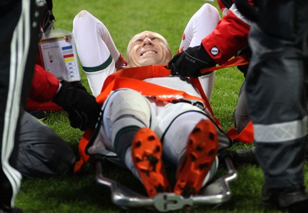 Bayern vào tứ kết, Robben nhập viện khẩn cấp
